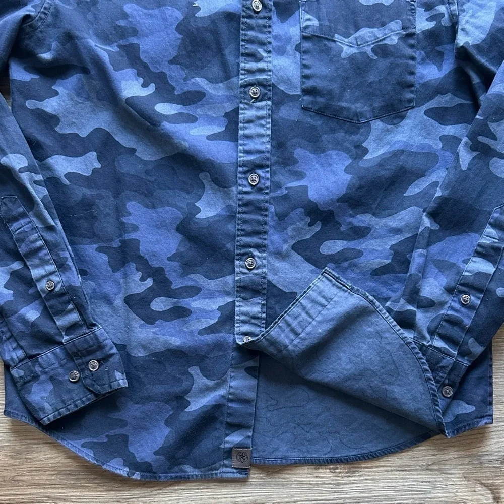 Banana Republic | Luxe Flannel Blue Camo Slim Fit Button Down Shirt (Small)